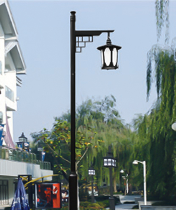 Tyd-055 Światła na dziedzińcu